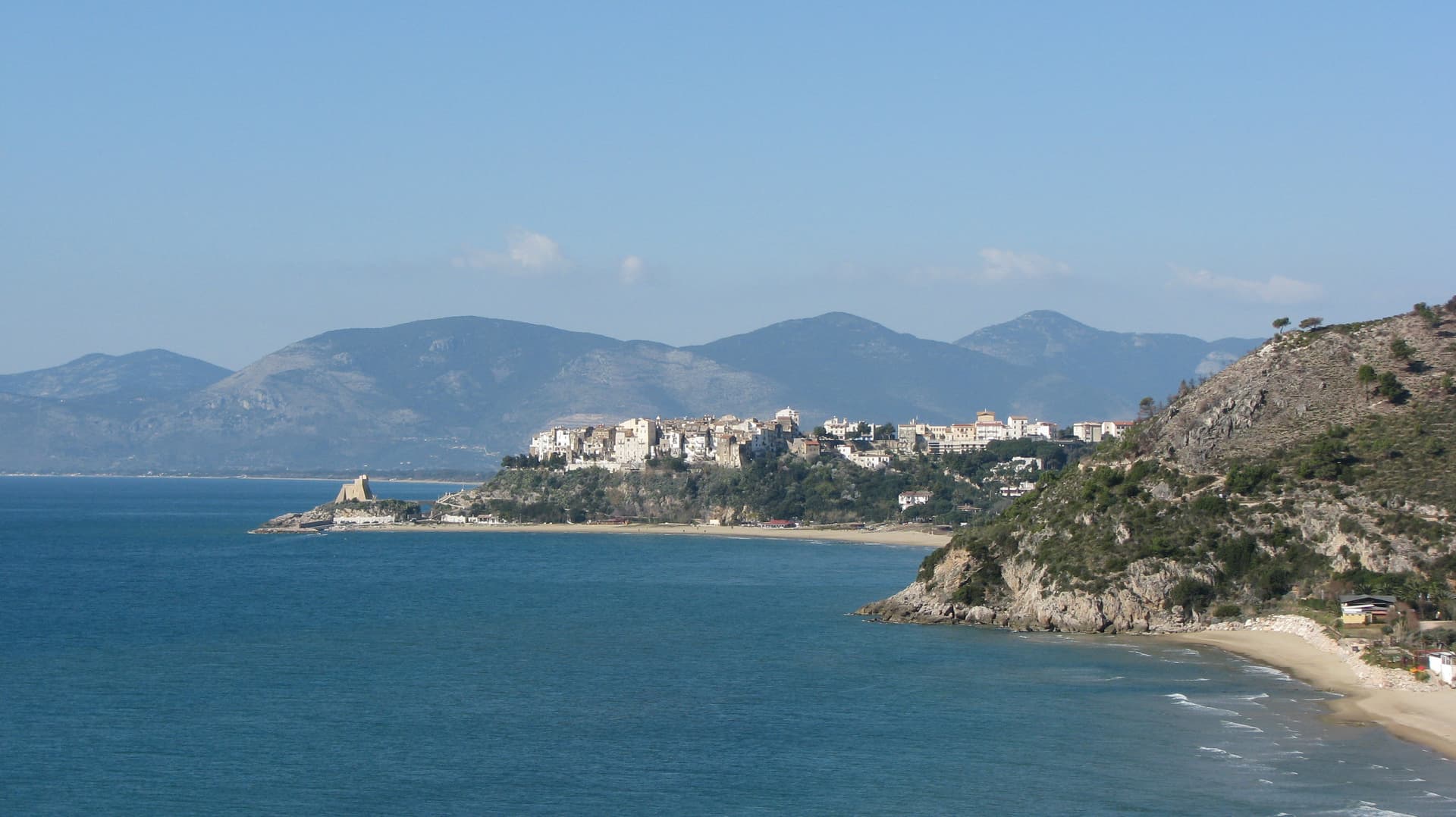 Sperlonga — 18km (20 min in auto)